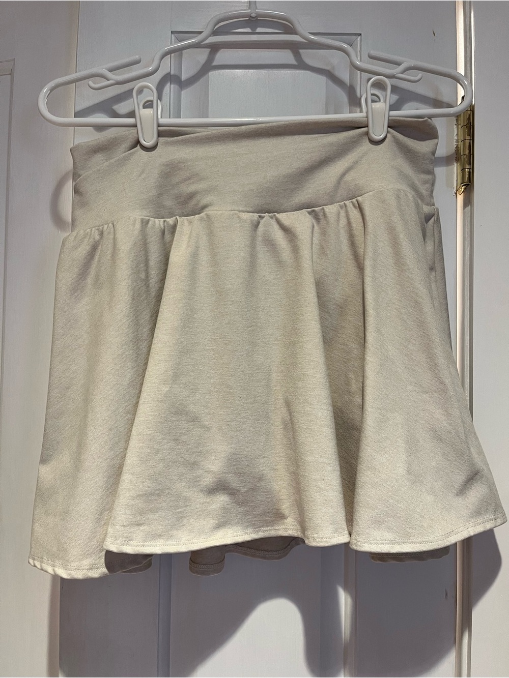 Old Navy beige skort